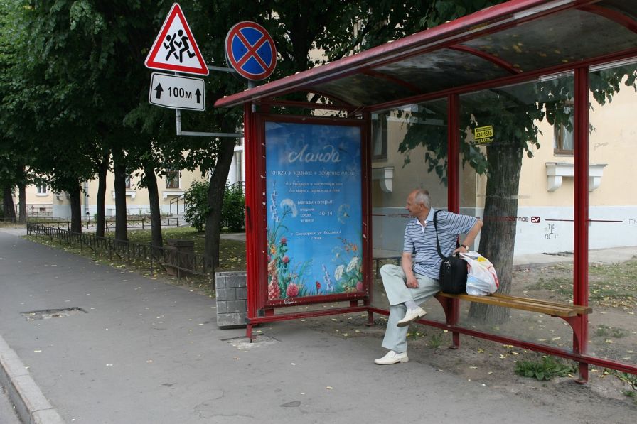 Фотография рекламного носителя, тип: Остановка 1.8x1.2, адрес: Сестрорецк, Володарского ул., д.37, Санкт-Петербург, Россия. Сторона А №130234