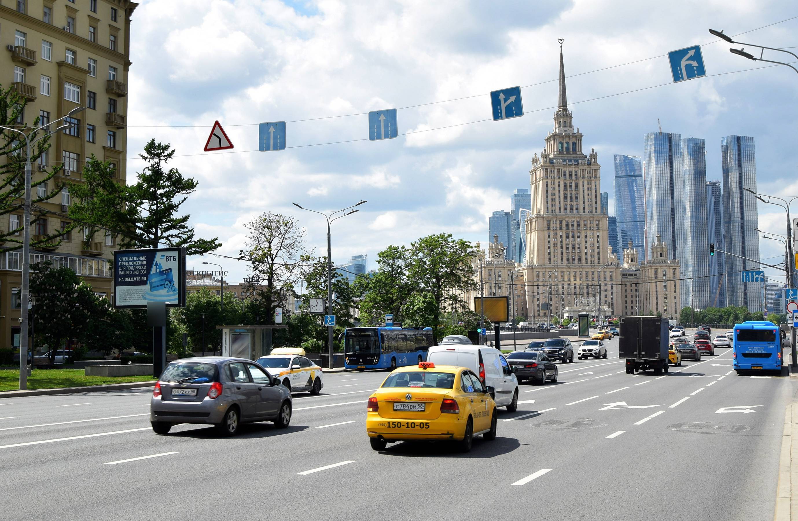Фотография рекламного носителя, тип: Ситиборд 2.7x3.7, адрес: Новый Арбат ул., д.31, поз.2, Москва, Россия. Сторона B1-B5 №858727