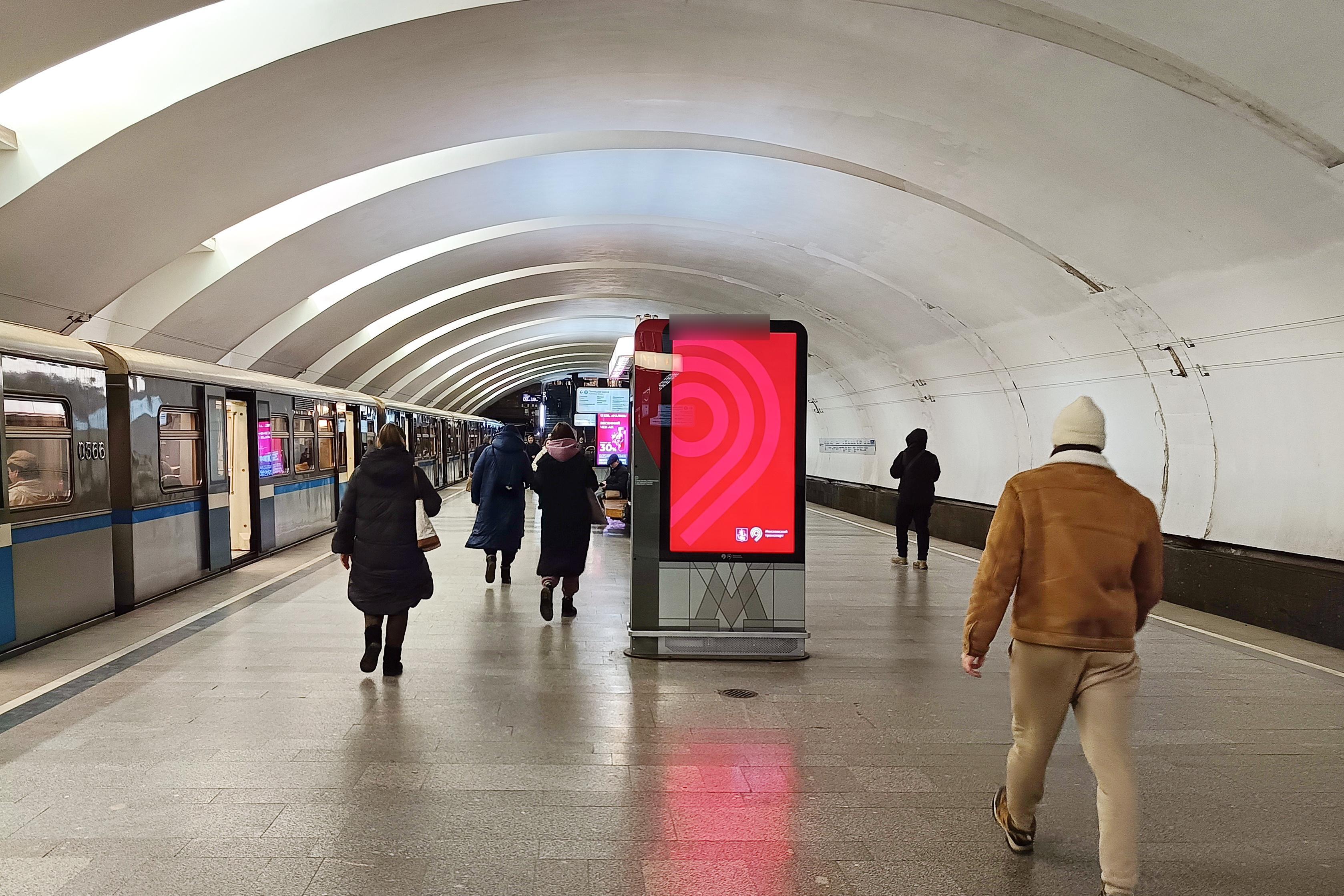 Фотография рекламного носителя, тип: Видеоэкран, адрес: Станция метро «Крылатское», линия Арбатско-Покровская, Москва, Россия. Сторона/вариант А1 №1423037