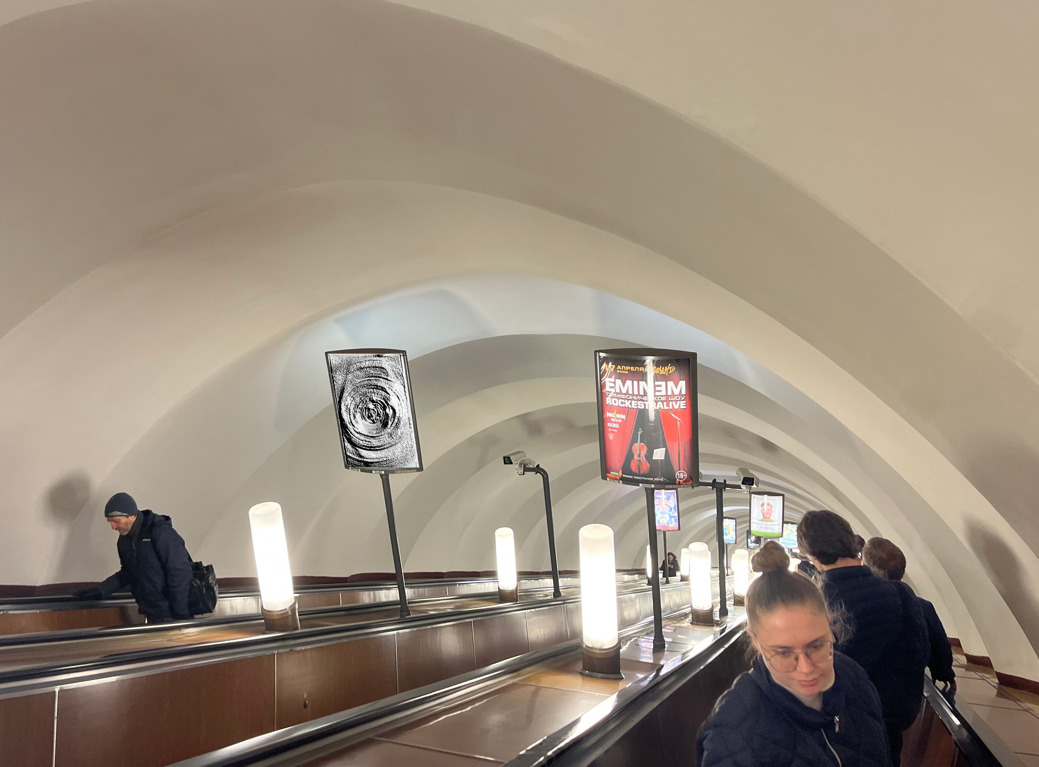 Фотография рекламного носителя, тип: Лайтбокс, адрес: Станция метро «Приморская», линия Невско-Василеостровская, Санкт-Петербург, Россия. Сторона/вариант Б №1060709