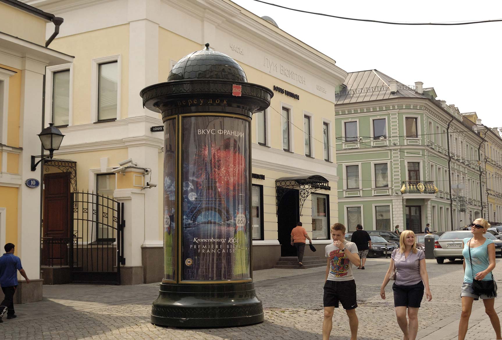 Фотография рекламного носителя, тип: Пиллар 3x1.4, адрес: Столешников пер. Х Большая Дмитровка ул., Москва, Россия. Сторона B №16577