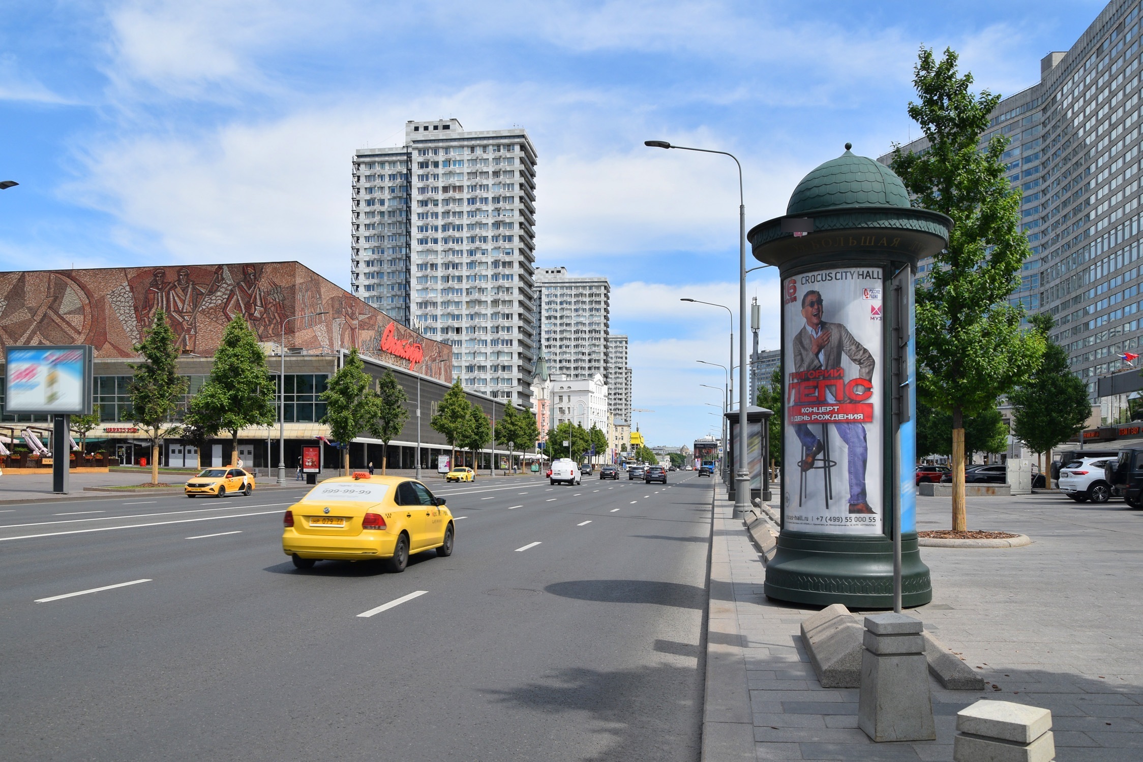 Фотография рекламного носителя, тип: Пиллар 3x1.4, адрес: Новый Арбат ул., д.21, поз.1, Москва, Россия. Сторона А №776996