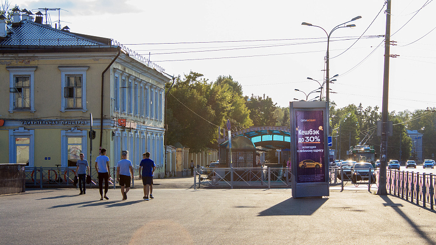 Фотография рекламного носителя, тип: Пиллар 3x1.4, адрес: Николая Ершова ул., д.4/2-д.8, Казань, Республика Татарстан, Россия. Сторона B №686065