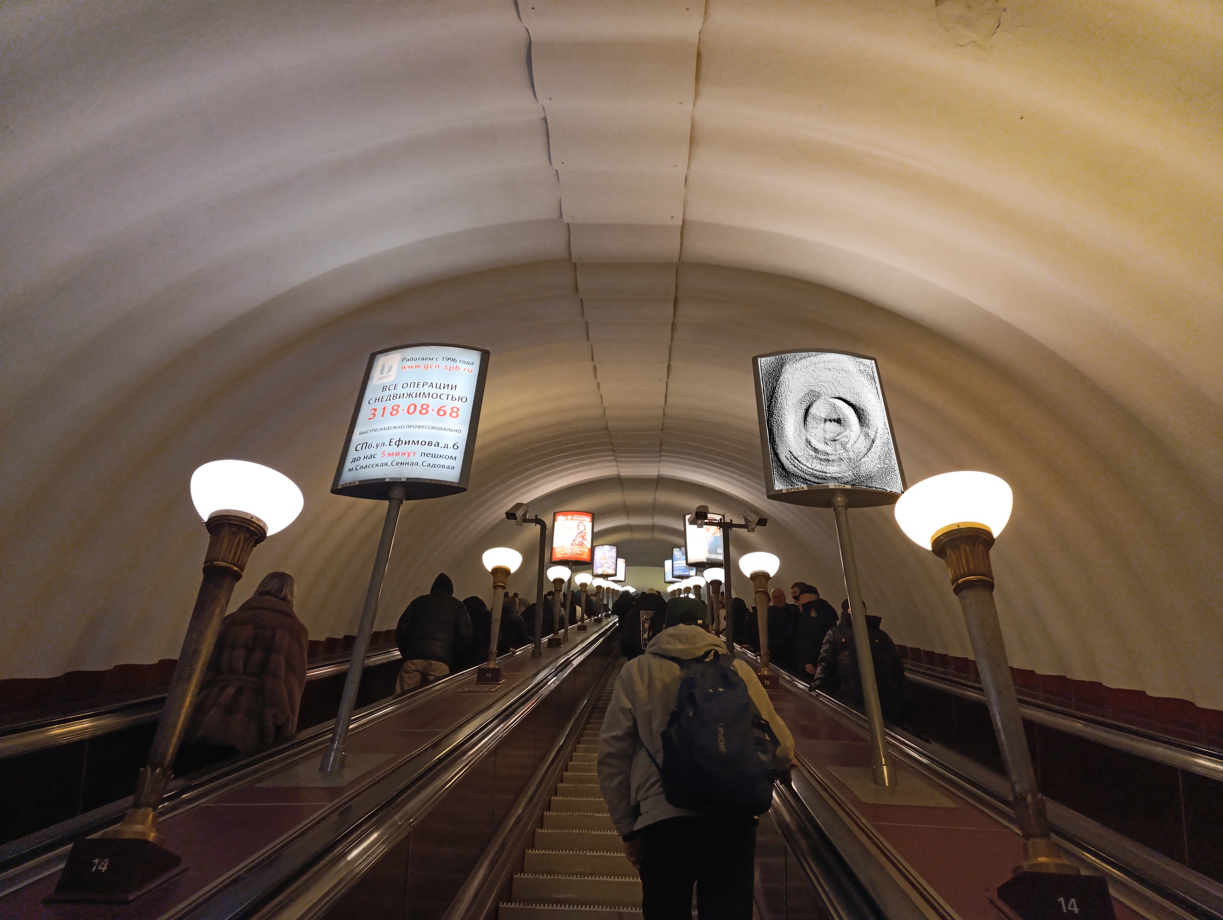 Фотография рекламного носителя, тип: Лайтбокс, адрес: Станция метро «Сенная площадь», линия Московско-Петроградская, Санкт-Петербург, Россия. Сторона/вариант А №1606252