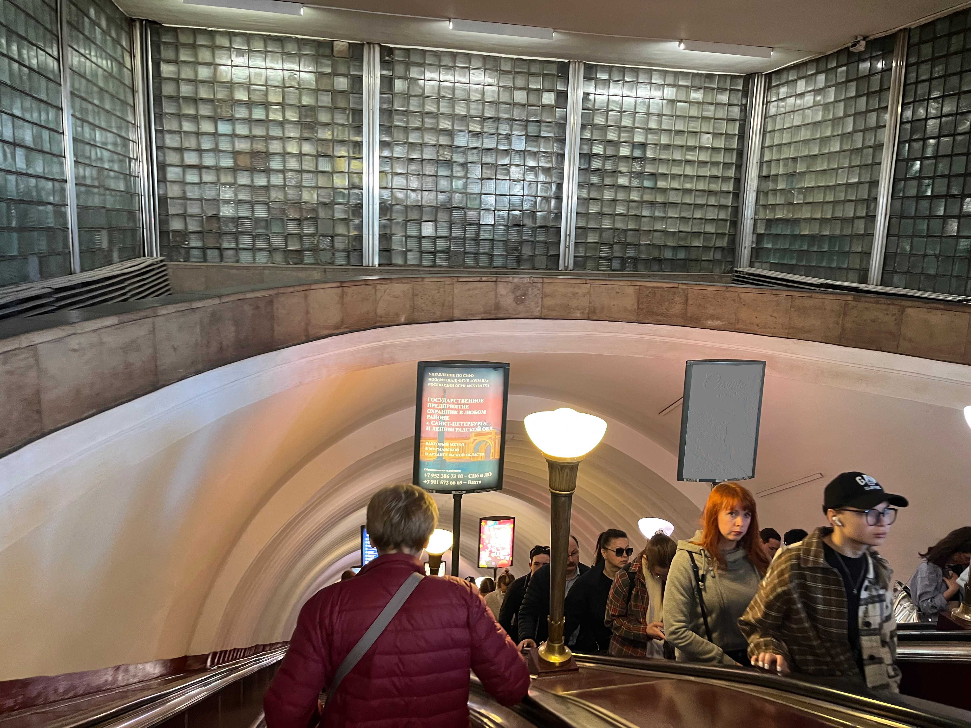 Фотография рекламного носителя, тип: Лайтбокс, адрес: Станция метро «Сенная площадь», линия Московско-Петроградская, Санкт-Петербург, Россия. Сторона/вариант Б №1606259