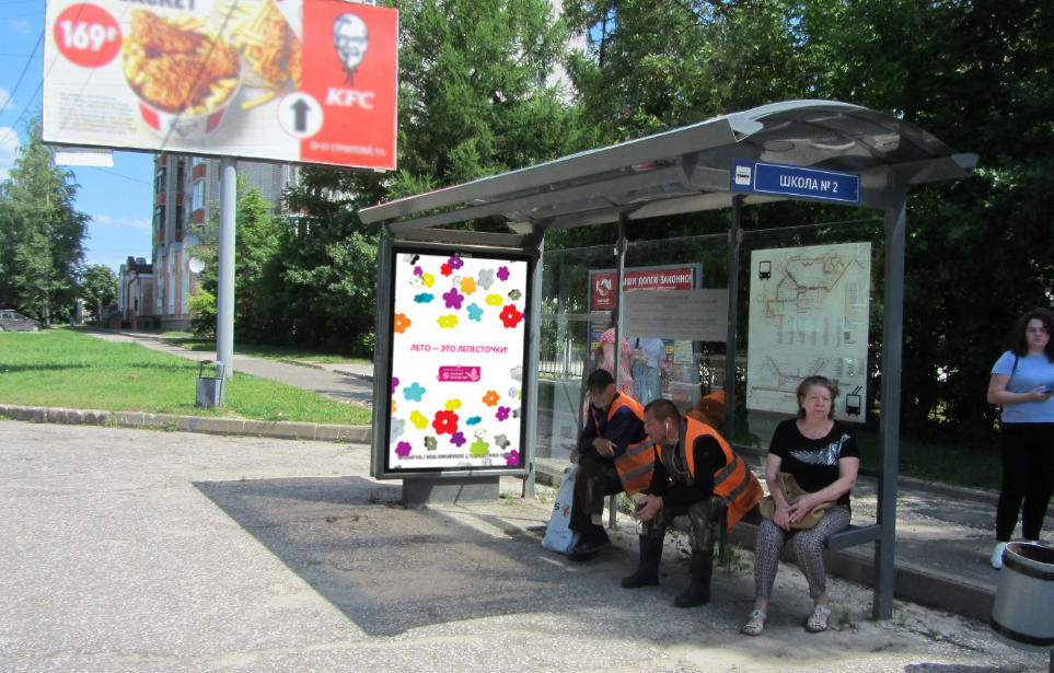 Фотография рекламного носителя, тип: Остановка 1.8x1.2, адрес: Балакирева ул., д.32, Владимир, Владимирская область, Россия. Сторона А №581662