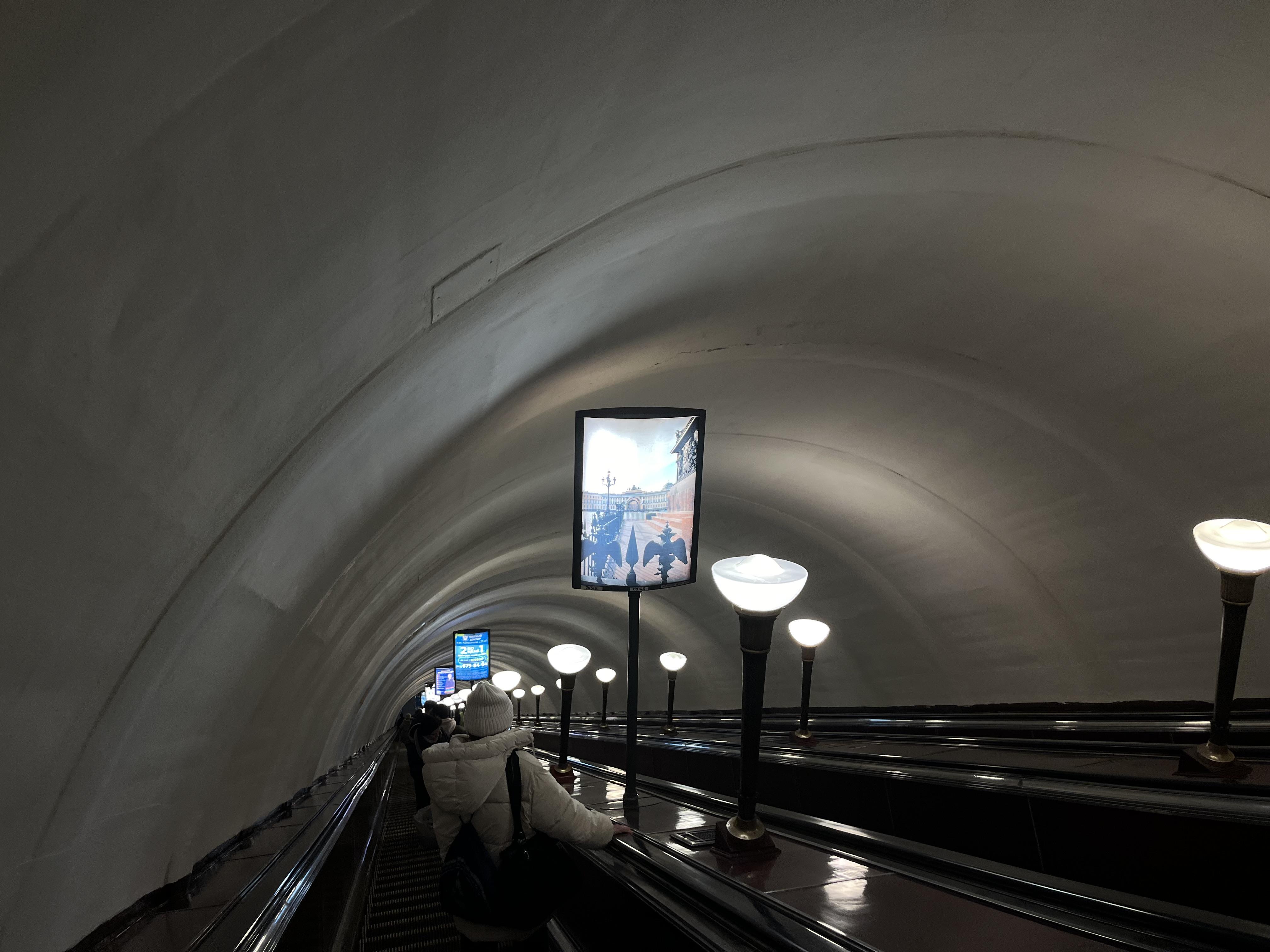 Фотография рекламного носителя, тип: Лайтбокс, адрес: Станция метро «Площадь Ленина», линия Кировско-Выборгская, Санкт-Петербург, Россия. Сторона/вариант Б №1606213