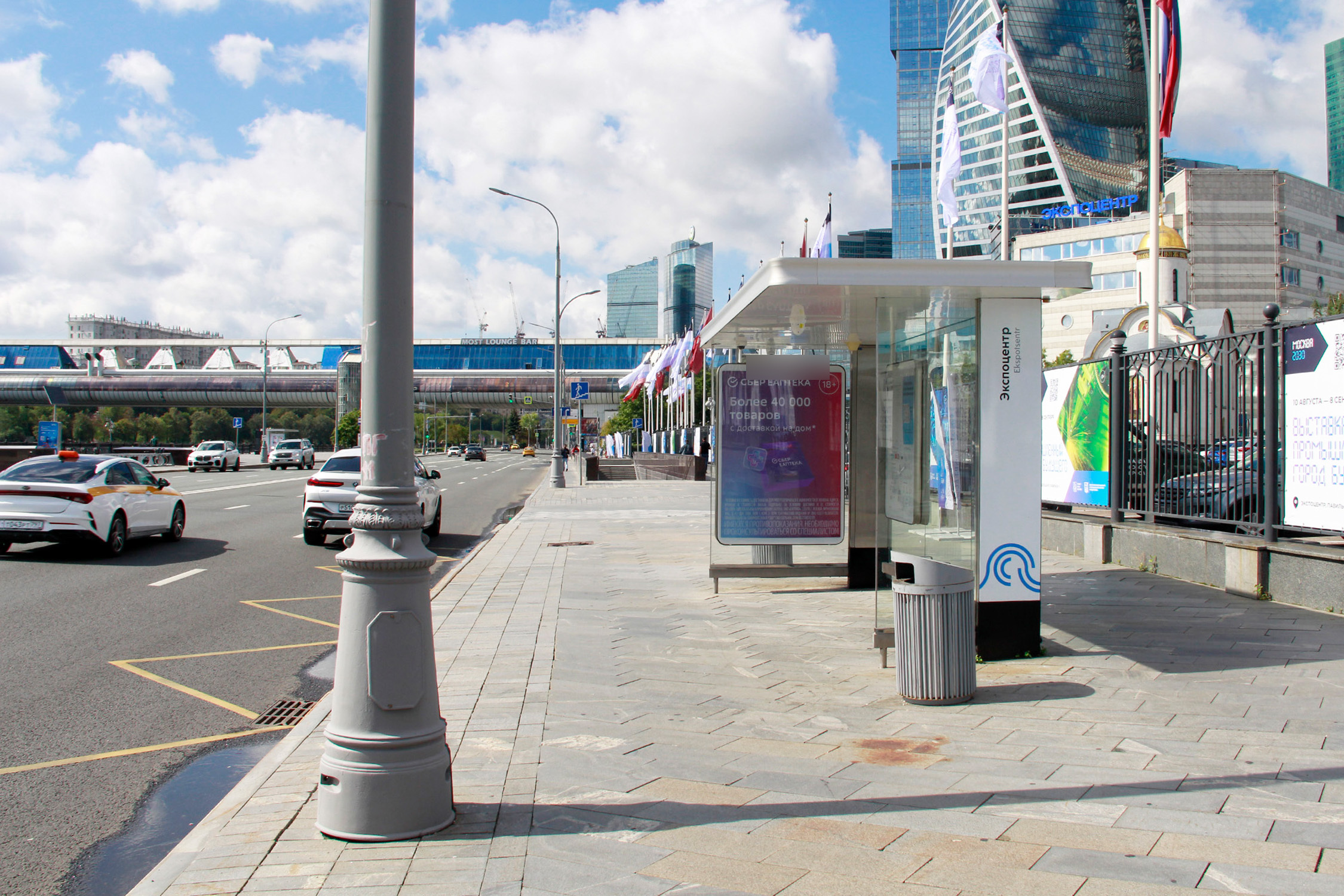 Фотография рекламного носителя, тип: Остановка 1.8x1.2, адрес: Краснопресненская наб., д.14а, стр.11, Москва, Россия. Сторона А1 №928081