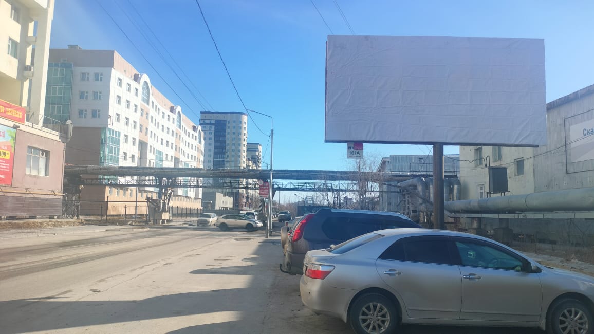Фотография рекламного носителя, тип: Билборд 3x6, адрес: Губина ул., д.2Б, Якутск, Республика Саха (Якутия), Россия. Сторона A №1377385