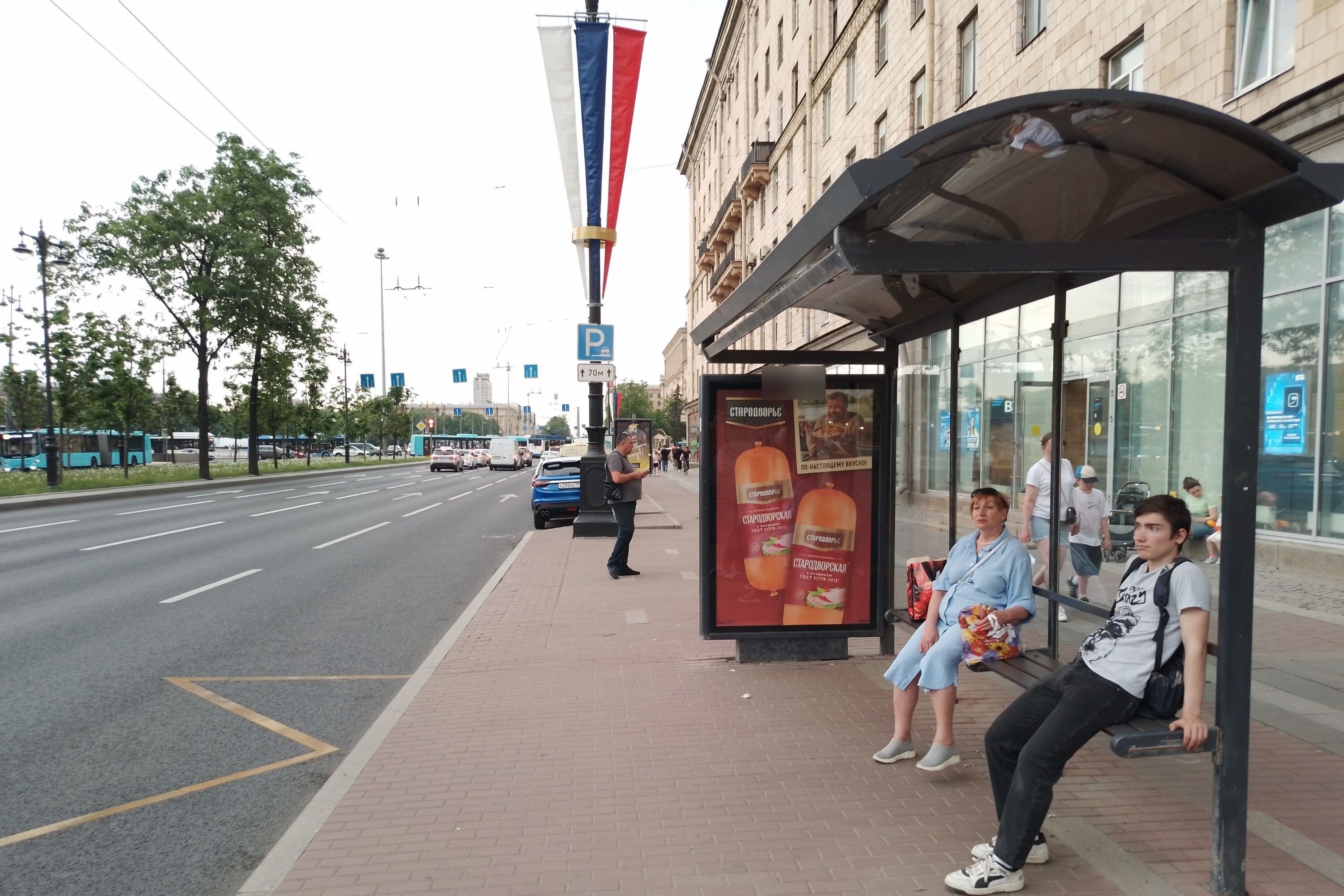 Фотография рекламного носителя, тип: Остановка 1.8x1.2, адрес: Московский пр-т., д.189, поз.4, Санкт-Петербург, Россия. Сторона А №139549