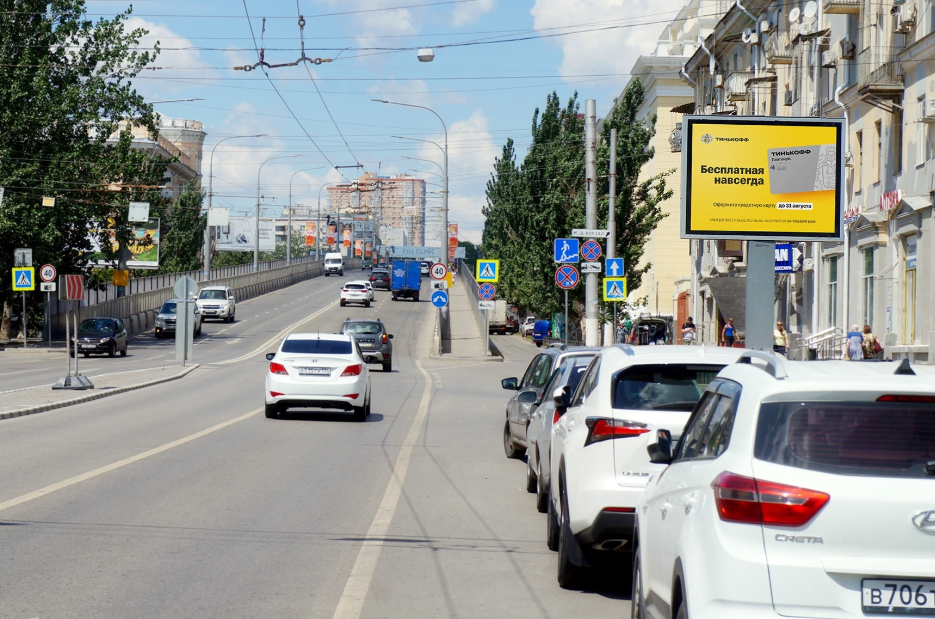 Фотография рекламного носителя, тип: Ситиборд 2.7x3.7, адрес: Комсомольская ул. Х Мира ул., Волгоград, Волгоградская область, Россия. Сторона A1-A5 №83196