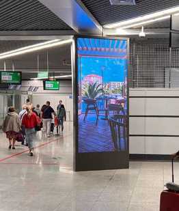 Фотография рекламного носителя, тип: Видеоэкран, адрес: Аэропорт «Адлер», Мира ул., д.50, Адлер, Краснодарский край, Россия. Сторона/вариант A №1348683