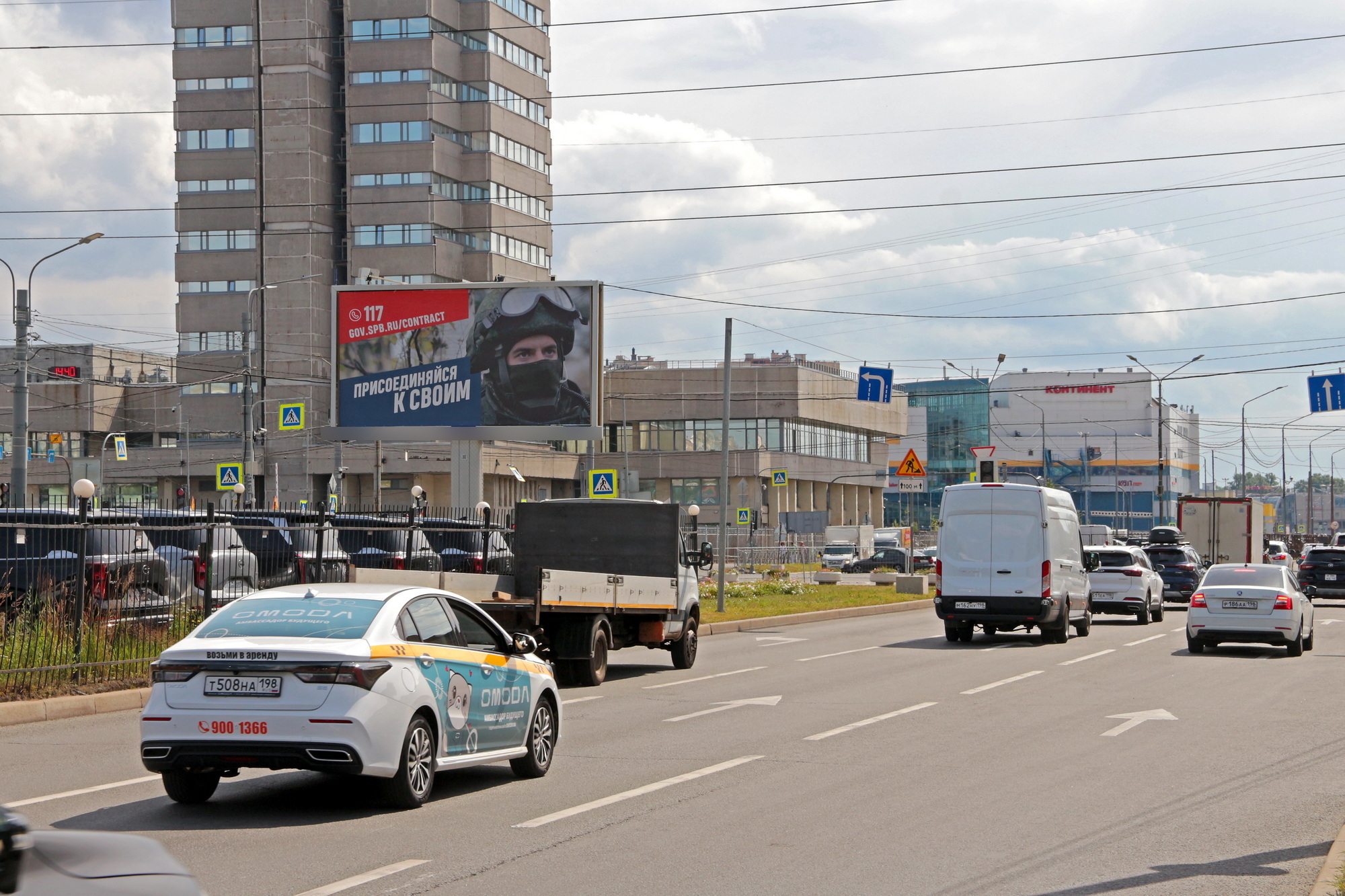 Фотография рекламного носителя, тип: Билборд 3x6, адрес: Сизова пр-т., д.15 Х Испытателей пр-т., Санкт-Петербург, Россия. Сторона А2 №106321