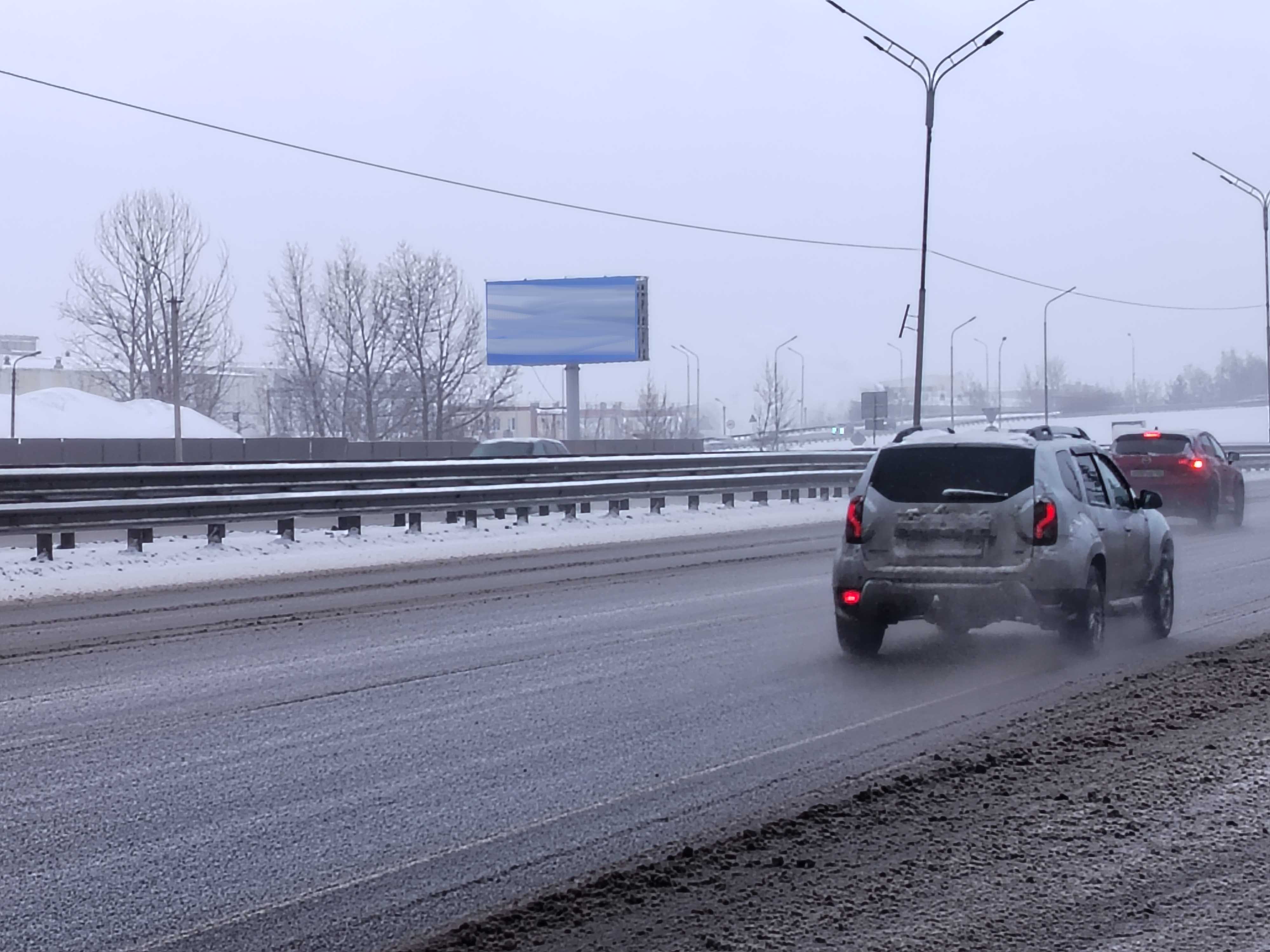 Фотография рекламного носителя, тип: Нестандартный билборд, адрес: Уфа-Аэропорт трасса, путепровод а/д Уфа-Чишмы, Уфа, Республика Башкортостан, Россия. Сторона Б №1383646