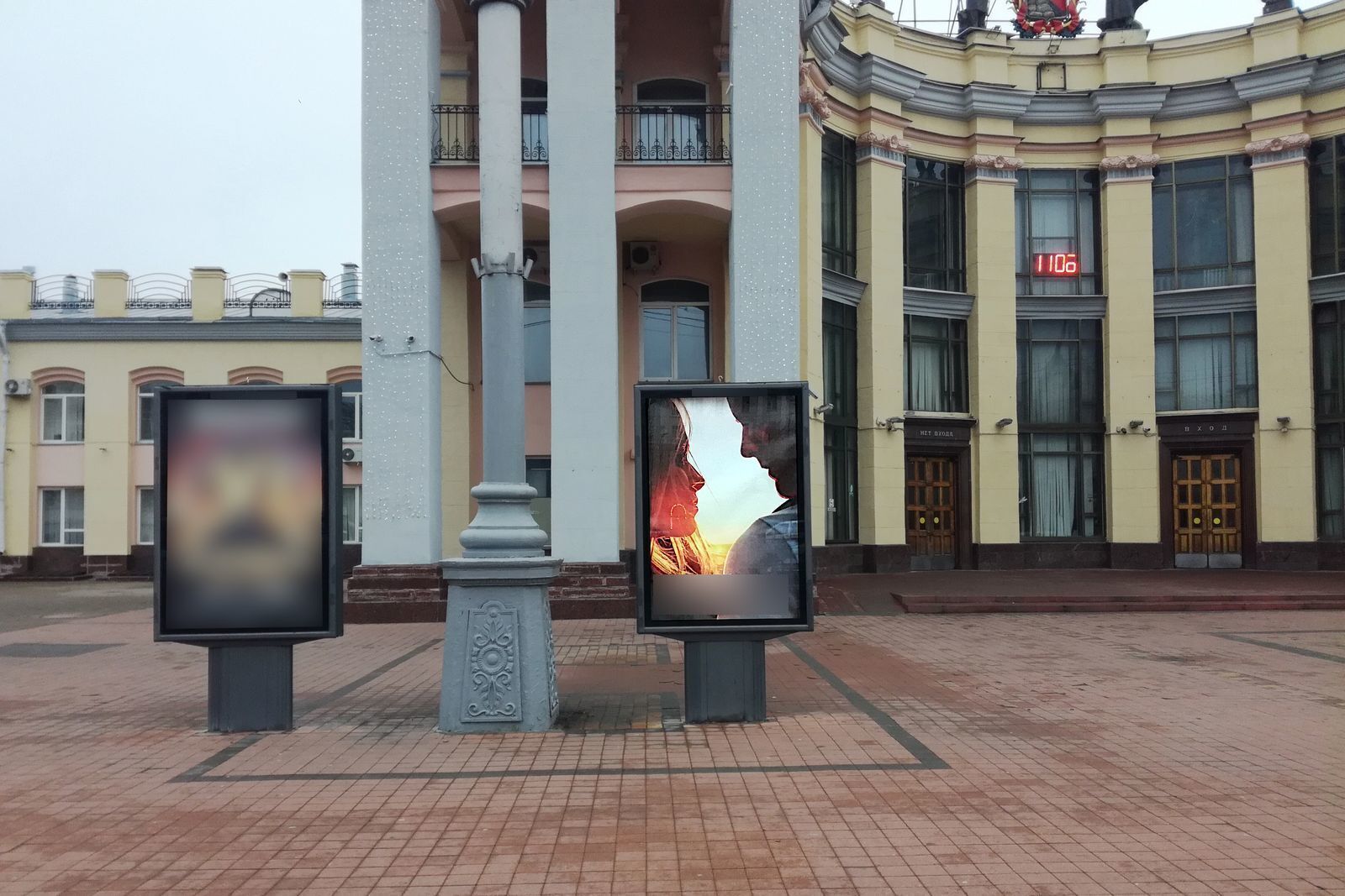 Фотография рекламного носителя, тип: Ситиформат 1.8x1.2, адрес: Воронеж-1, Привокзальная площадь, слева от главного входа в вокзал, поз.2, Воронеж, Воронежская область, Россия. Сторона А1 №836478