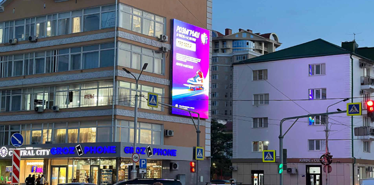 Фотография рекламного носителя, тип: Медиафасад, адрес: Путина В.В. пр-т., д.26, Грозный, Республика Чечня, Россия. Сторона А1-А10 №1361557