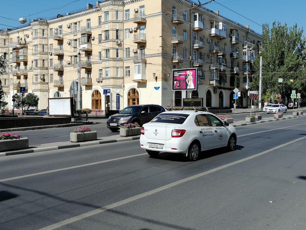 Фотография рекламного носителя, тип: Ситиборд 2.7x3.7, адрес: Комсомольская ул. Х Мира ул., д.20, Волгоград, Волгоградская область, Россия. Сторона Б1-Б4 №83204