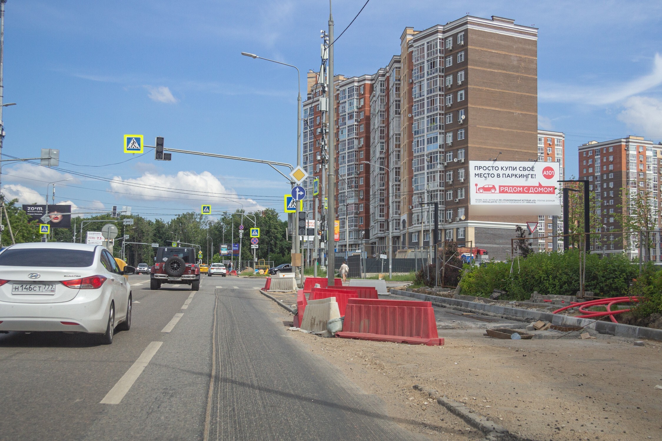 Фотография рекламного носителя, тип: Билборд 3x6, адрес: Коммунарка пос., Александры Монаховой ул., д.43, корп.1 Х Эдварда Грига ул., Москва, Россия. Сторона А №946551