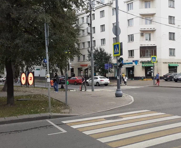 Фотография рекламного носителя, тип: Афиша 1.75x1.8, адрес: Лестева ул. X Шаболовка ул., д.59, корп.1, стенд 2, Москва, Россия. Сторона B №883775