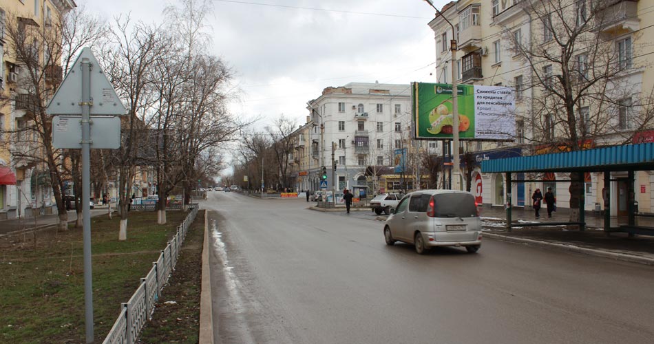 Фотография рекламного носителя, тип: Билборд 3x6, адрес: Ворошилова / пр. К. Маркса, Каменск-Шахтинский, Ростовская область, Россия. Сторона A №1336235