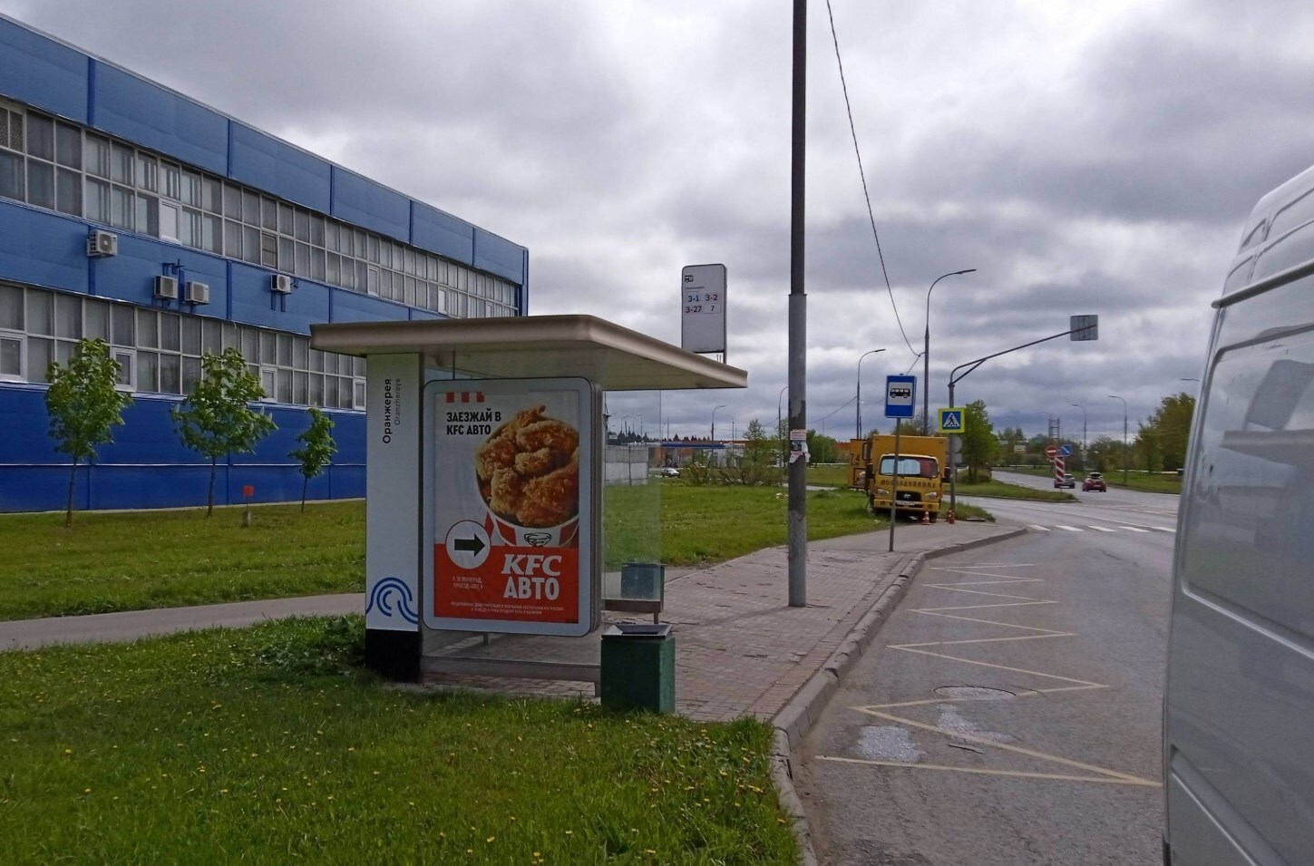 Фотография рекламного носителя, тип: Остановка 1.8x1.2, адрес: Сосновая ал., ост. "Оранжерея", Зеленоград, Москва, Россия. Сторона Б №309327