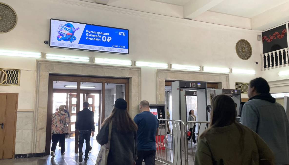 Фотография рекламного носителя, тип: Видеоэкран, адрес: Станция метро «Фрунзенская», линия Сокольническая, Москва, Россия. Сторона/вариант А1 №1453259