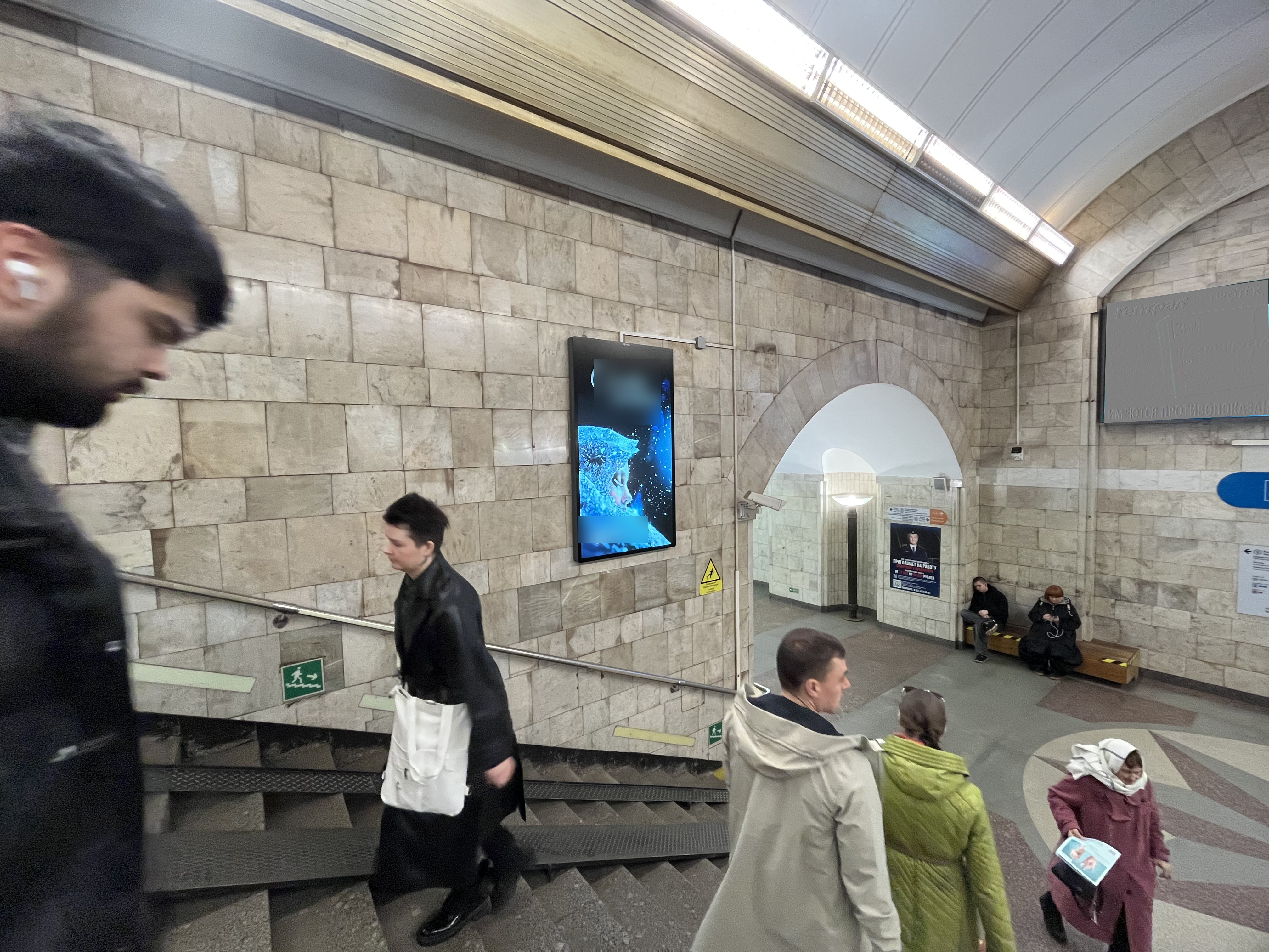 Фотография рекламного носителя, тип: Видеоэкран, адрес: Станция метро «Сенная площадь», линия Московско-Петроградская, Санкт-Петербург, Россия. Сторона/вариант А №1605831