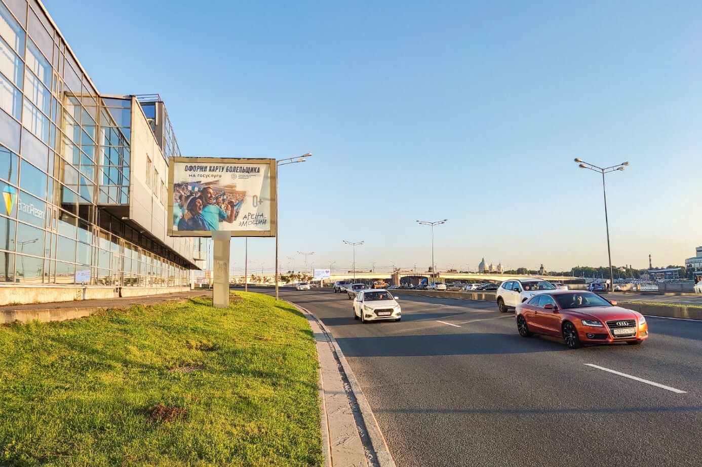 Фотография рекламного носителя, тип: Ситиборд 2.7x3.7, адрес: Малоохтинская наб. Х Малоохтинский пр-т., д.61, Санкт-Петербург, Россия. Сторона Б1 №767915