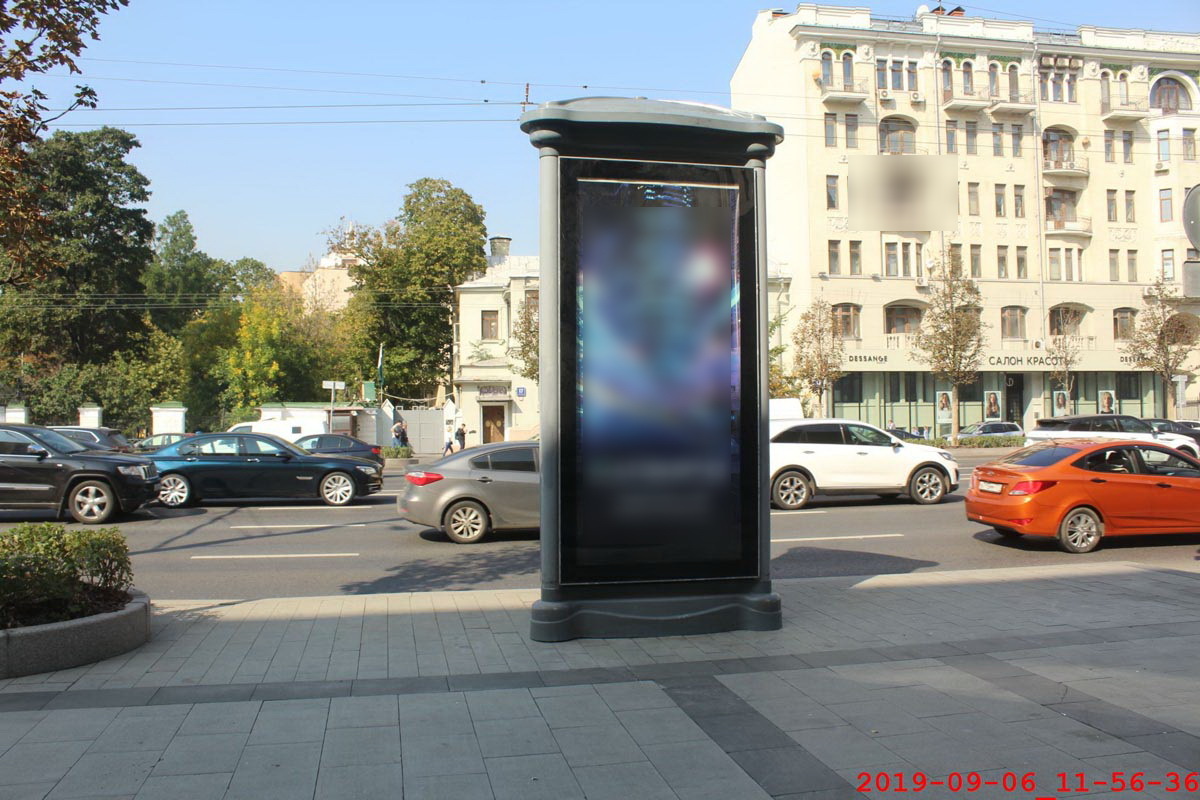 Фотография рекламного носителя, тип: Пиллар 3x1.4, адрес: Садовая-Кудринская ул., д.28/30, Москва, Россия. Сторона C №262396