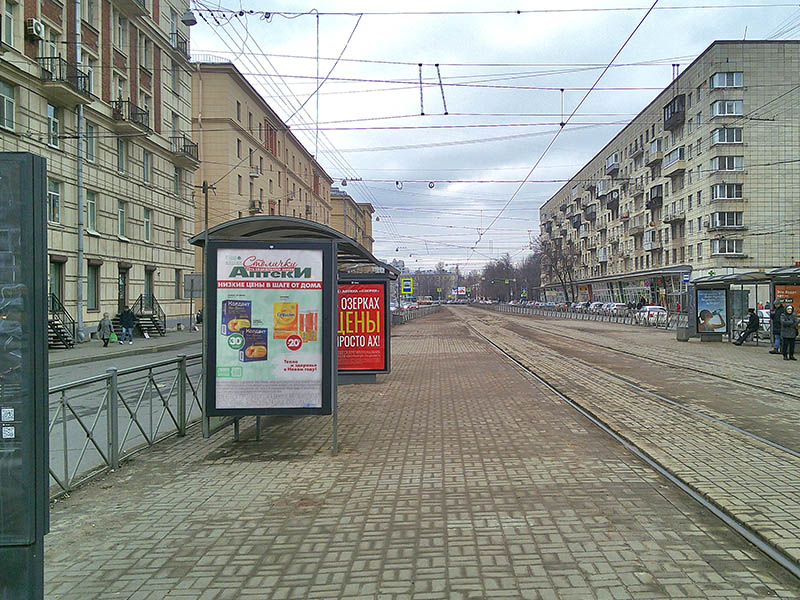 Фотография рекламного носителя, тип: Остановка 1.8x1.2, адрес: Новочеркасский пр-т., д.41 Х Заневская пл., Санкт-Петербург, Россия. Сторона В №165011