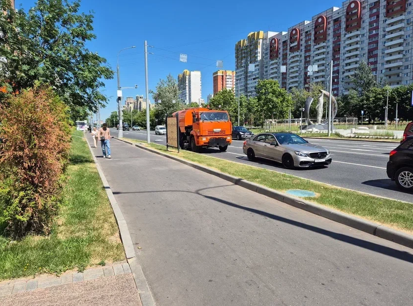 Фотография рекламного носителя, тип: Афиша 1.75x1.8, адрес: Мичуринский пр-т., д.26, стенд 1, Москва, Россия. Сторона B №1381867