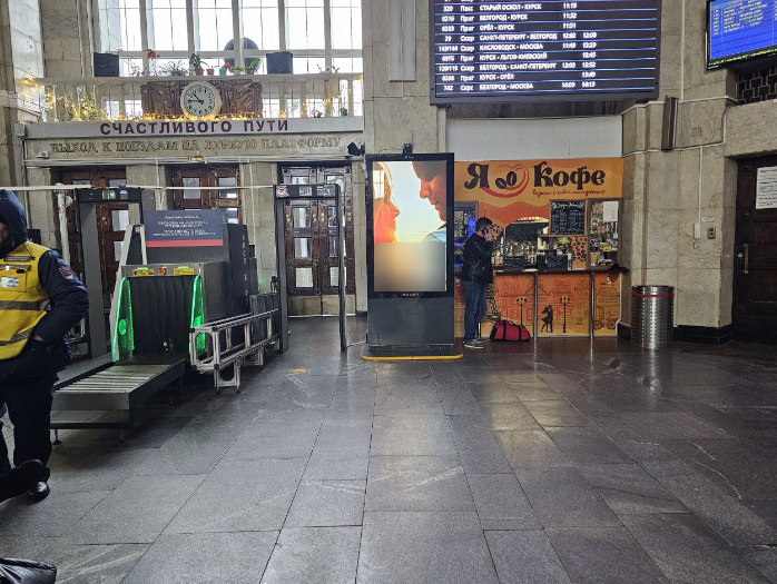 Фотография рекламного носителя, тип: Видеоэкран, адрес: ЖД вокзал «Курск», Привокзальная пл., д.1, Курск, Курская область, Россия. Сторона/вариант A1 №1060499