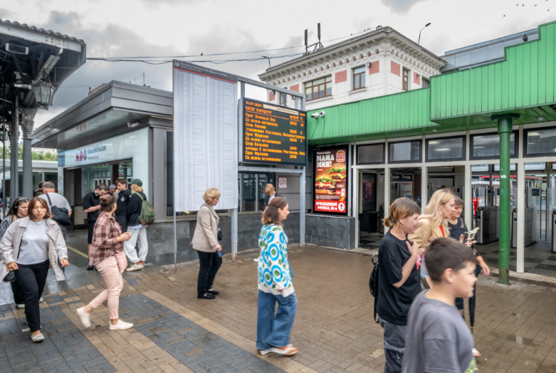 Фотография рекламного носителя, тип: Ситиформат 1.8x1.2, адрес: Комсомольская пл., д.5, турникеты, выход в город, поз.3, Москва, Россия. Сторона А1-А5 №987312