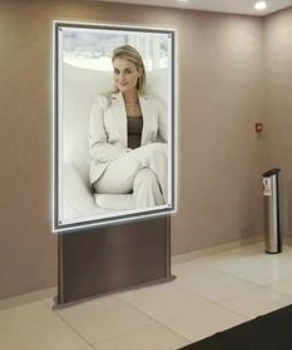 Фотография рекламного носителя, тип: Лайтбокс, адрес: Бизнес-центр «Звенигородская, 22», Звенигородская ул., д.22, Санкт-Петербург, Россия. Сторона/вариант №1384815