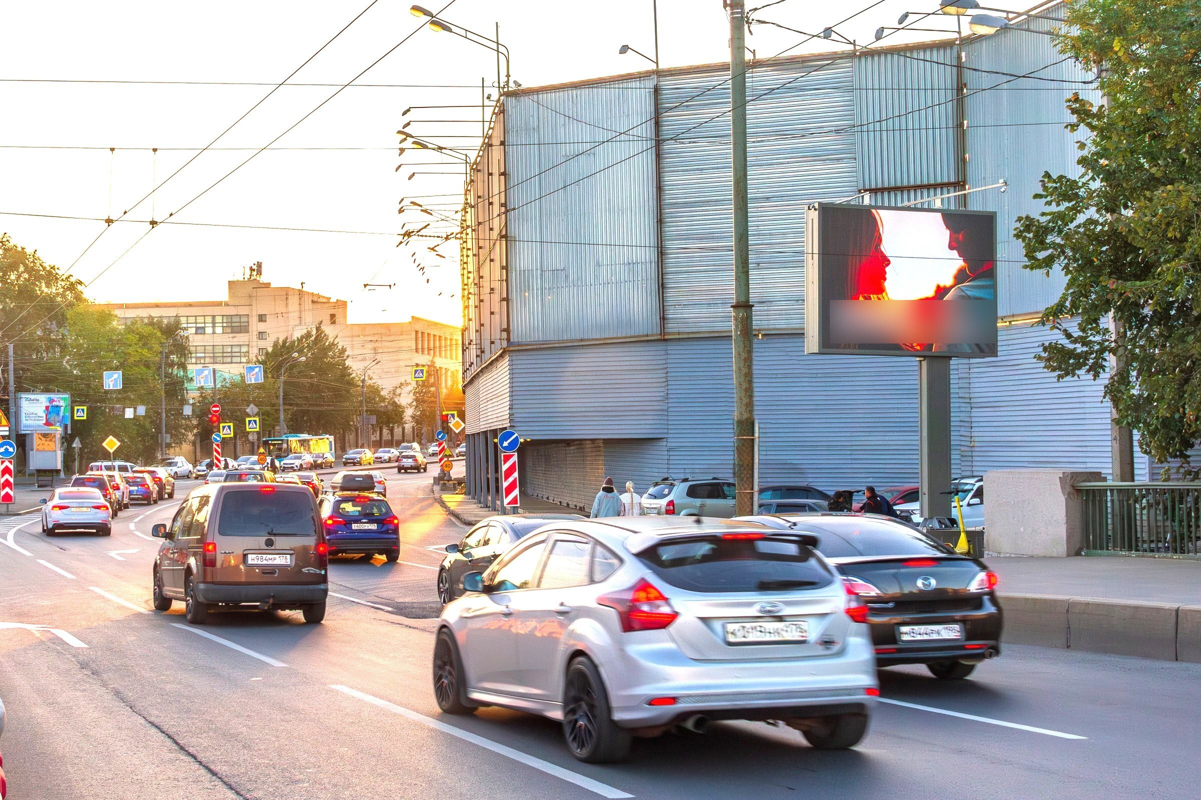 Фотография рекламного носителя, тип: Ситиборд 2.7x3.7, адрес: Красногвардейская пл., д.3 Х Комаровский мост, Санкт-Петербург, Россия. Сторона А1 №767908