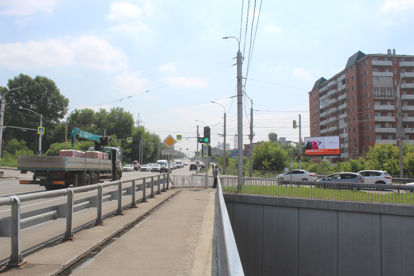 Фотография рекламного носителя, тип: Билборд 3x6, адрес: Седова ул. , развязка Академического моста, Иркутск, Иркутская область, Россия. Сторона А1 №1075356