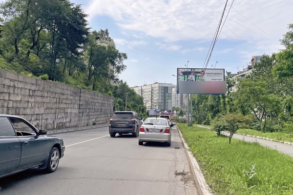 Фотография рекламного носителя, тип: Билборд 3x6, адрес: Аллилуева ул., д.3а, поз.2, Владивосток, Приморский край, Россия. Сторона А №153971