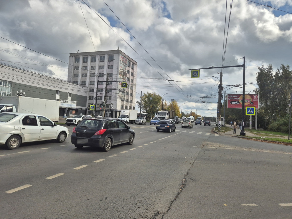 Фотография рекламного носителя, тип: Нестандартный билборд, адрес: Куконковых ул., д.126, Иваново, Ивановская область, Россия. Сторона А1-А3 №766102