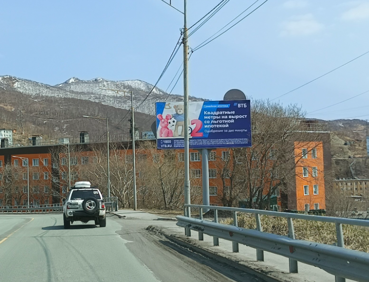 Фотография рекламного носителя, тип: Билборд 3x6, адрес: Садовая ул., около автоб. остановки, Петропавловск-Камчатский, Камчатский край, Россия. Сторона A №993504