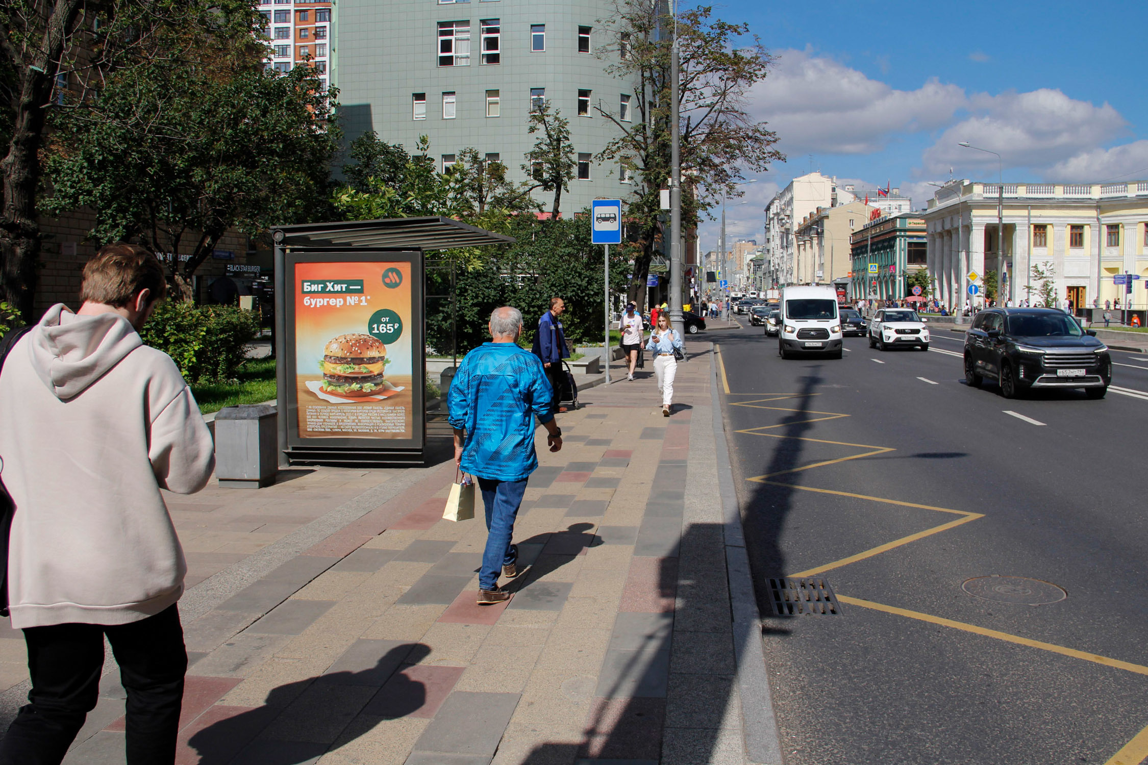 Фотография рекламного носителя, тип: Остановка 1.8x1.2, адрес: Новослободская ул., ост. м. Новослободская, Москва, Россия. Сторона Б №334931