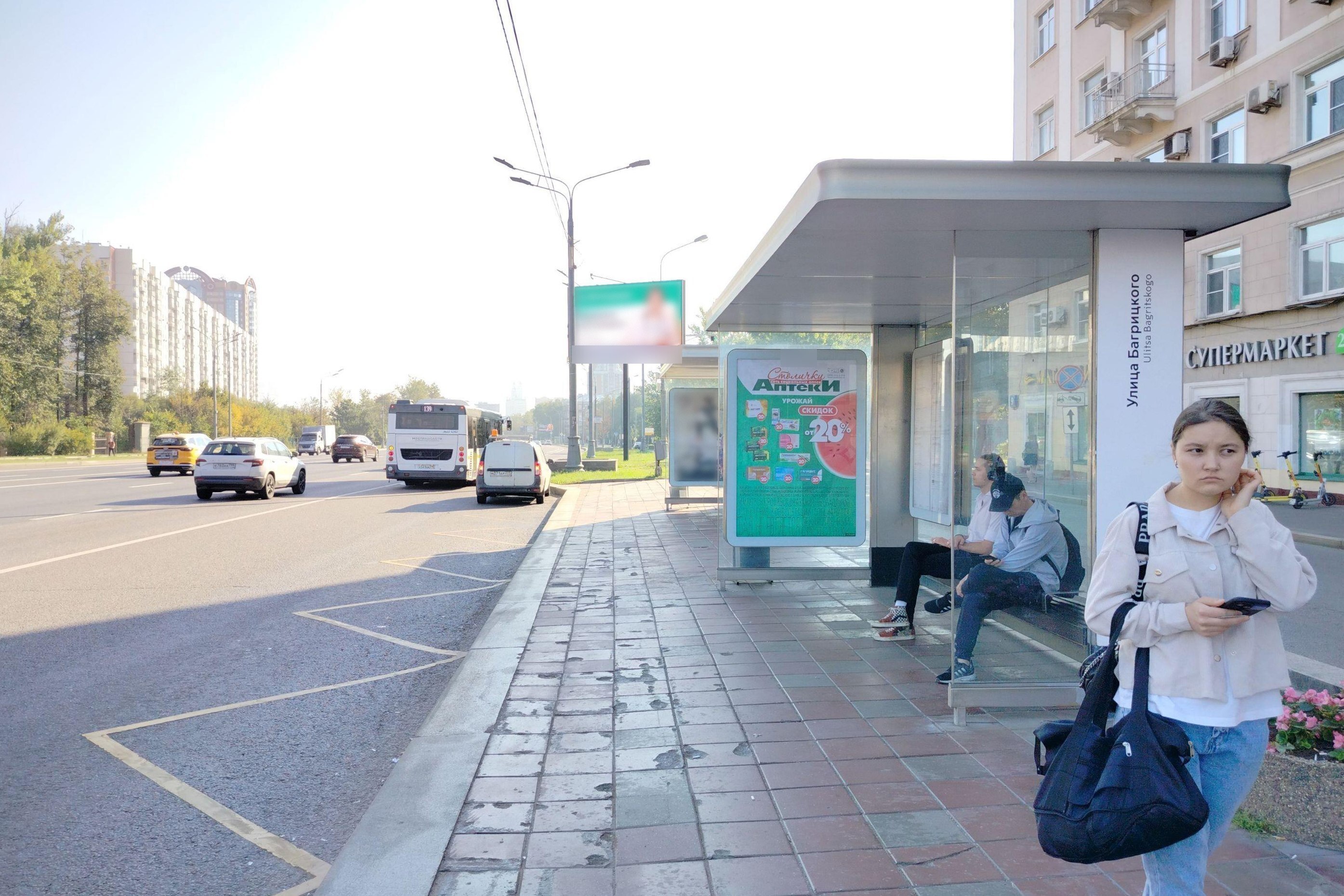 Фотография рекламного носителя, тип: Остановка 1.8x1.2, адрес: Можайское ш., д.9, поз.2, Москва, Россия. Сторона А №1022558