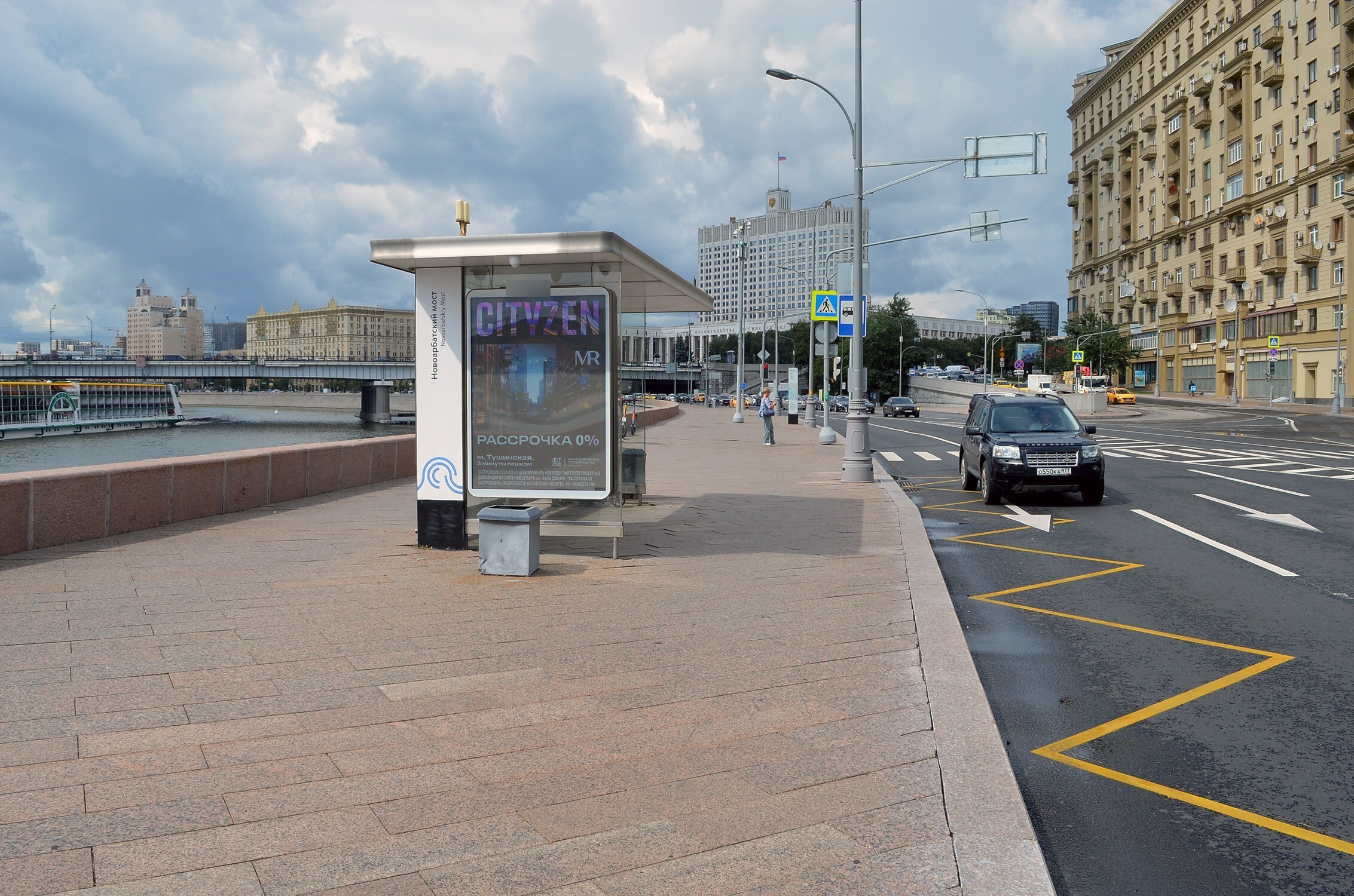 Фотография рекламного носителя, тип: Остановка 1.8x1.2, адрес: Смоленская наб., ост. "Новоарбатский мост", Москва, Россия. Сторона Б1 №706859