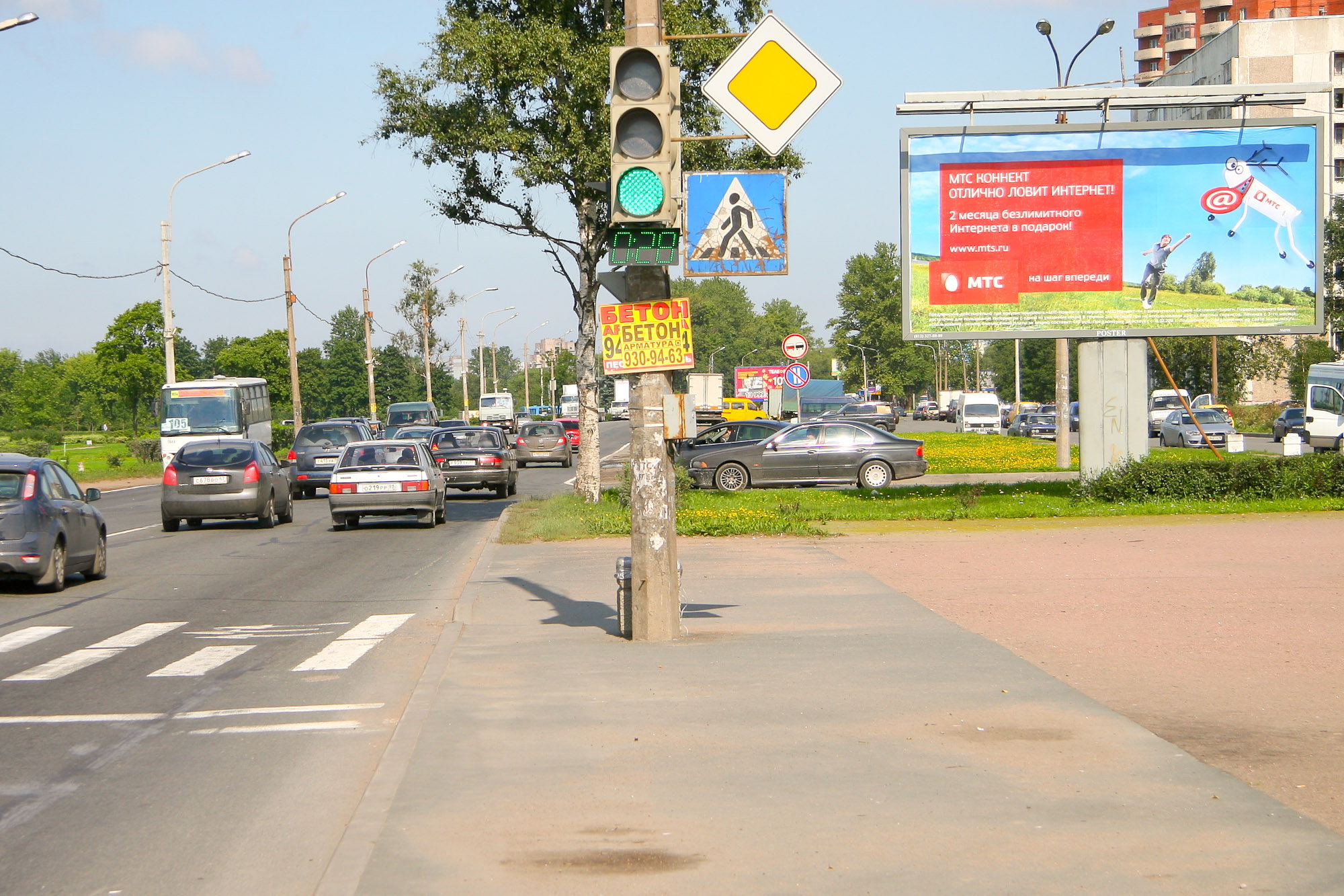 Фотография рекламного носителя, тип: Билборд 3x6, адрес: Жукова Маршала пр-т. Х Стойкости ул., Санкт-Петербург, Россия. Сторона A1-A3 №105784