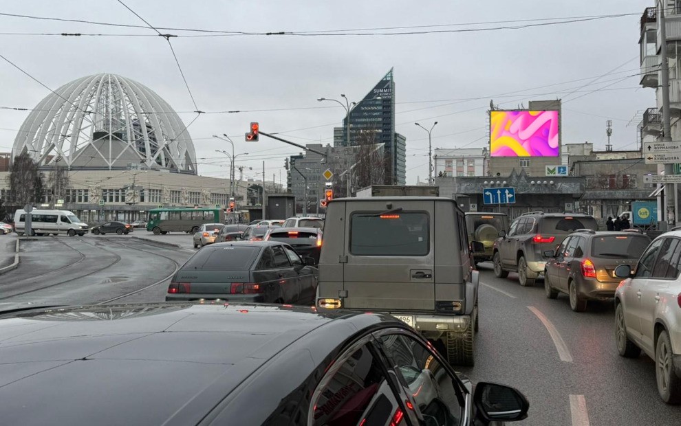 Фотография рекламного носителя, тип: Медиафасад, адрес: 8 Марта ул. Х Куйбышева ул., Екатеринбург, Свердловская область, Россия. Сторона А1-А10 №1398125