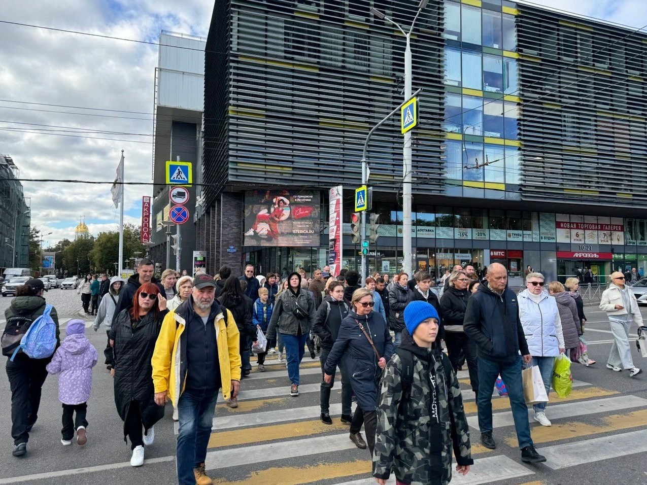Фотография рекламного носителя, тип: Медиафасад, адрес: Горького ул. Х Профессора Баранова ул., Калининград, Калининградская область, Россия. Сторона А1-А10 №1338124