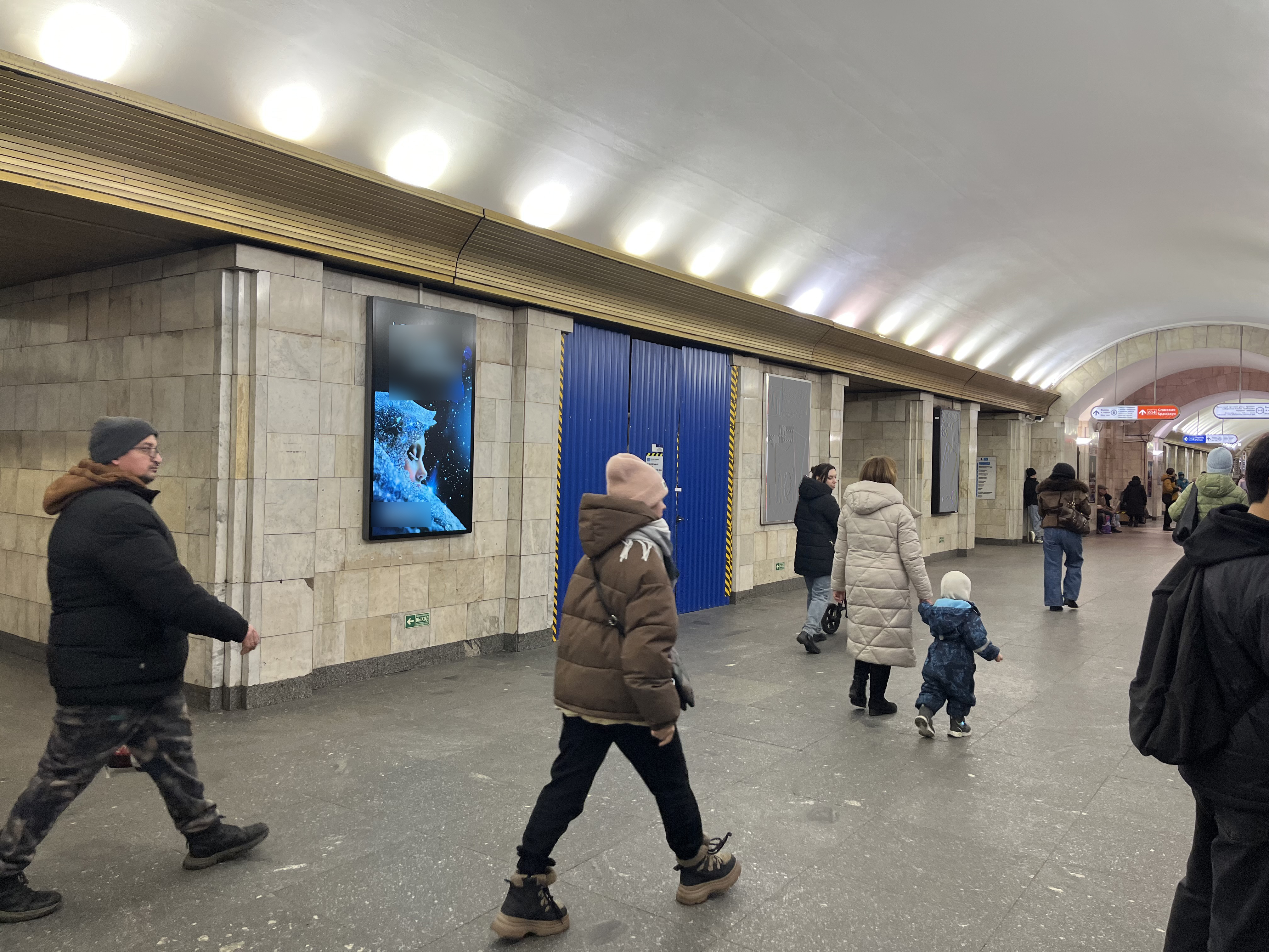 Фотография рекламного носителя, тип: Видеоэкран, адрес: Станция метро «Сенная площадь», линия Московско-Петроградская, Санкт-Петербург, Россия. Сторона/вариант А №1605833