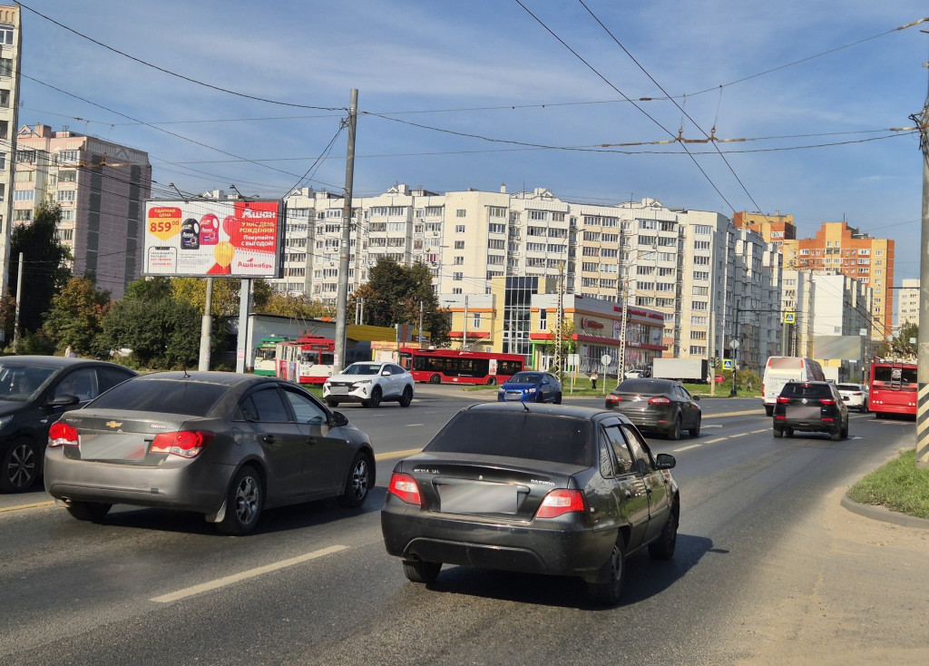 Фотография рекламного носителя, тип: Нестандартный билборд, адрес: Куконковых ул., д.141, Иваново, Ивановская область, Россия. Сторона Б1-Б3 №668163