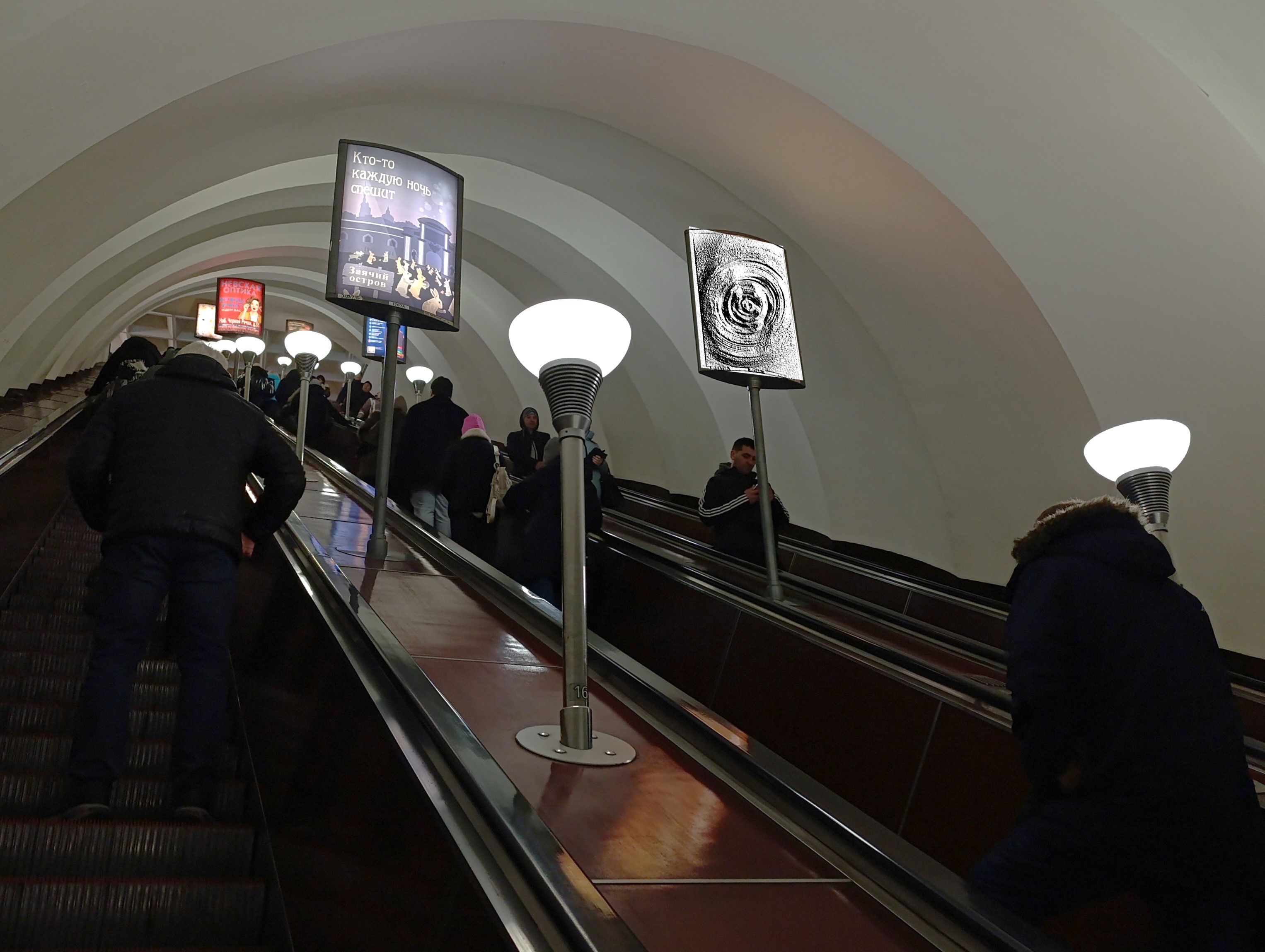 Фотография рекламного носителя, тип: Лайтбокс, адрес: Станция метро «Черная речка», линия Московско-Петроградская, Санкт-Петербург, Россия. Сторона/вариант А №1606045