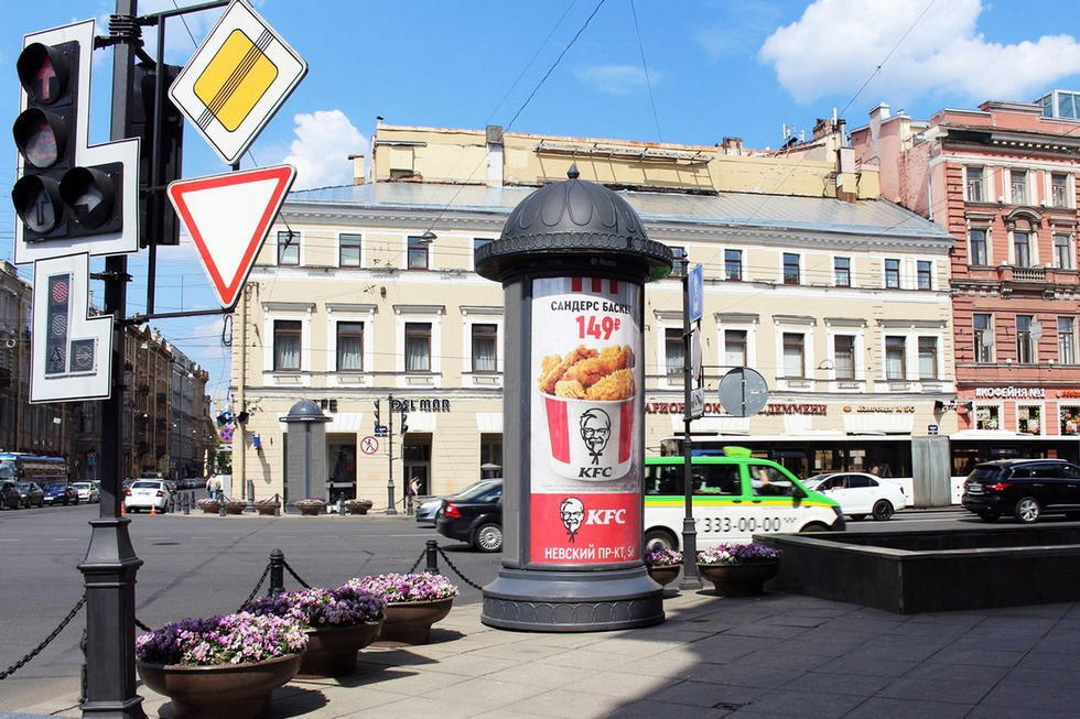 Фотография рекламного носителя, тип: Пиллар 3x1.4, адрес: Невский пр-т. Х Садовая ул., д.16, Санкт-Петербург, Россия. Сторона С №144371