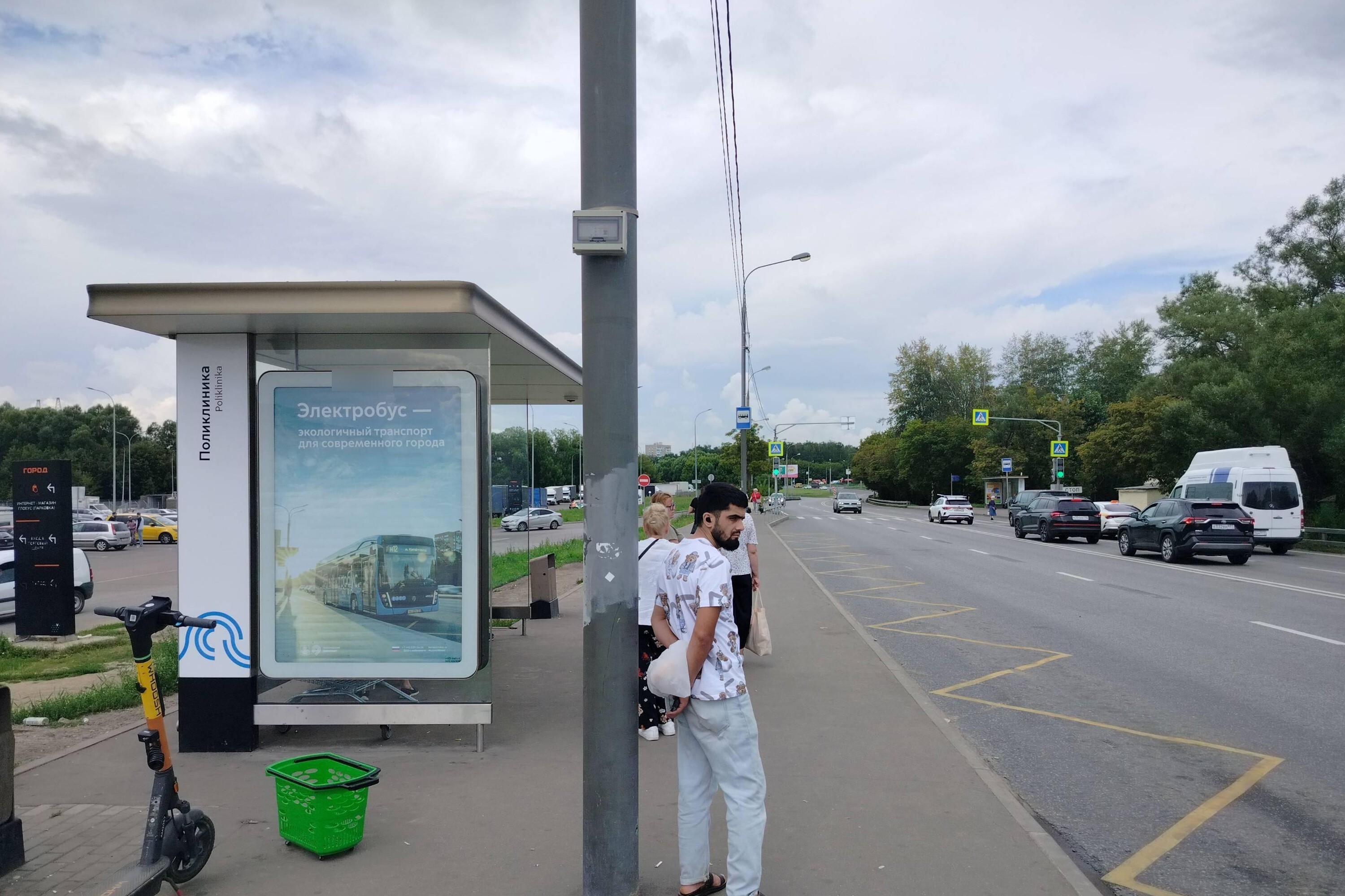 Фотография рекламного носителя, тип: Остановка 1.8x1.2, адрес: Новоухтомское ш. Х Красносолнечная ул., д.40а, Москва, Россия. Сторона Б №950527